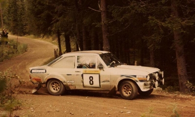 Pentti Airikkala - Risto Virtanen
31º 1000 Lakes Rally 1981. Ford Escort RS1800 MKII (UYY 256S). Clasificado 5º.

Del 28 al 30 de Agosto, Jyväskylä, Finlandia.
Superficie: tierra.

El Rally tenia un total de 1418.89 km de los que 453.09 km divididos en 48 tramos eran especiales, (2 de ellas fueron canceladas SS11 y SS37 Ristijarvi de 13.20 Km).

Se inscribieron 152 equipos, tomaron la salida 146, finalizaron 66.@
Palabras clave: ;Ford;Escort;MKII;Finlandia;1981