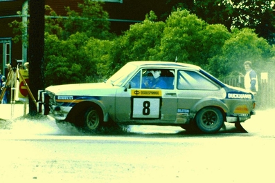 Pentti Airikkala - Risto Virtanen
31º 1000 Lakes Rally 1981. Ford Escort RS1800 MKII (UYY 256S). Clasificado 5º.

Del 28 al 30 de Agosto, Jyväskylä, Finlandia.
Superficie: tierra.

El Rally tenia un total de 1418.89 km de los que 453.09 km divididos en 48 tramos eran especiales, (2 de ellas fueron canceladas SS11 y SS37 Ristijarvi de 13.20 Km).

Se inscribieron 152 equipos, tomaron la salida 146, finalizaron 66.@
Palabras clave: ;Ford;Escort;MKII;Finlandia;1981
