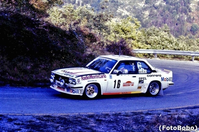 Luigi Battistoli (Lucky) - Fabio Penariol
23º Rallye Sanremo 1981. Opel Ascona 400 (NA-48787E). Clasificado 5º.

Del 5 al 10 de Octubre, Sanremo, Italia.
Superficie: asfalto - tierra.

El Rally tenia un total de 2847.00 km de los que 751.06 km divididos en 61 tramos eran especiales, (2 de ellas fueron canceladas SS51 Upega de 12.35 km y SS56 San Romolo de 34.95 km).

Tomaron la salida 63 equipos, finalizaron 27.

© Alberto Anam
@
Palabras clave: Opel;Ascona;Sanremo;1981