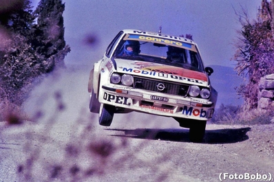 Luigi Battistoli (Lucky) - Fabio Penariol
23º Rallye Sanremo 1981. Opel Ascona 400 (NA-48787E). Clasificado 5º.

Del 5 al 10 de Octubre, Sanremo, Italia.
Superficie: asfalto - tierra.

El Rally tenia un total de 2847.00 km de los que 751.06 km divididos en 61 tramos eran especiales, (2 de ellas fueron canceladas SS51 Upega de 12.35 km y SS56 San Romolo de 34.95 km).

Tomaron la salida 63 equipos, finalizaron 27.

© Alberto Anam
@
Palabras clave: Opel;Ascona;Sanremo;1981