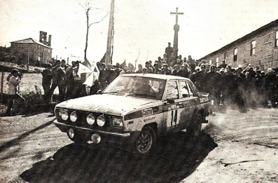 Anthony (Tony) Pond - Ian Grindrod
15º Rallye de Portugal Vinho do Porto 1981. Datsun 160J (KNY59 TSU 5211). Clasificado 5º.
Team Datsun Europe

Del 4 al 7 de Marzo, Estoril, Cascais, Lisboa, Portugal.
Superficie: asfalto - tierra.

El Rally tenia un total de 2571.00 km de los que 678.00 km divididos en 46 tramos eran especiales.

Se inscribieron 110 equipos, tomaron la salida 95, finalizaron 24.@
Palabras clave: Portugal;Datsun;1981