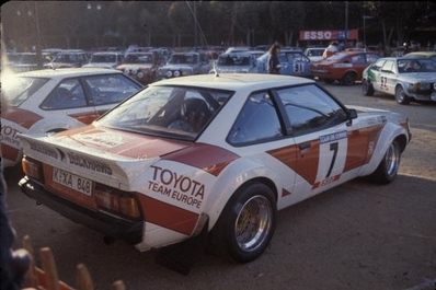 Per Eklund - Jan-Olof Bohlin
25º Tour de Corse - Rallye de France 1981. Toyota Celica 2000GT (K-XA 848). Clasificado 6º.
Del 30 de Abril al 2 de Mayo, Ajaccio.
Superficie: asfalto.
El Rally tenia un total de 1613 km de los que 1144 km divididos en 24 tramos eran especiales.
Se inscribieron 126 equipos, tomaron la salida 120, finalizaron 42.@
Palabras clave: ;Corse;Corcega;Toyota;1981;Celica