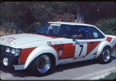Per Eklund - Jan-Olof Bohlin
25º Tour de Corse - Rallye de France 1981. Toyota Celica 2000GT (K-XA 848). Clasificado 6º.
Del 30 de Abril al 2 de Mayo, Ajaccio.
Superficie: asfalto.
El Rally tenia un total de 1613 km de los que 1144 km divididos en 24 tramos eran especiales.
Se inscribieron 126 equipos, tomaron la salida 120, finalizaron 42.@
Palabras clave: ;Corse;Corcega;Toyota;1981;Celica