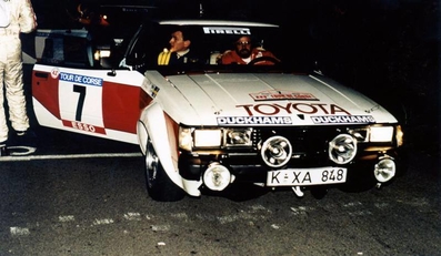 Per Eklund - Jan-Olof Bohlin
25º Tour de Corse - Rallye de France 1981. Toyota Celica 2000GT (K-XA 848). Clasificado 6º.
Del 30 de Abril al 2 de Mayo, Ajaccio.
Superficie: asfalto.
El Rally tenia un total de 1613 km de los que 1144 km divididos en 24 tramos eran especiales.
Se inscribieron 126 equipos, tomaron la salida 120, finalizaron 42.@
Palabras clave: ;Corse;Corcega;Toyota;1981;Celica