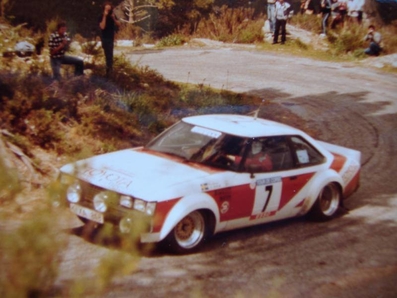 Per Eklund - Jan-Olof Bohlin
25º Tour de Corse - Rallye de France 1981. Toyota Celica 2000GT (K-XA 848). Clasificado 6º.
Del 30 de Abril al 2 de Mayo, Ajaccio.
Superficie: asfalto.
El Rally tenia un total de 1613 km de los que 1144 km divididos en 24 tramos eran especiales.
Se inscribieron 126 equipos, tomaron la salida 120, finalizaron 42.@
Palabras clave: ;Corse;Corcega;Toyota;1981;Celica