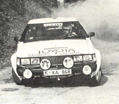 Per Eklund - Jan-Olof Bohlin
25º Tour de Corse - Rallye de France 1981. Toyota Celica 2000GT (K-XA 848). Clasificado 6º.
Del 30 de Abril al 2 de Mayo, Ajaccio.
Superficie: asfalto.
El Rally tenia un total de 1613 km de los que 1144 km divididos en 24 tramos eran especiales.
Se inscribieron 126 equipos, tomaron la salida 120, finalizaron 42.@
Palabras clave: ;Corse;Corcega;Toyota;1981;Celica