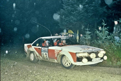 Per Eklund - Ragnar Spjuth
30º Lombard RAC Rally 1981. Toyota Celica 2000 GT (K-YC 149). Clasificado 6º.

Del 22 al 24 de Noviembre, Chester, Cheshire, Inglaterra.
Superficie: asfalto - tierra.

El Rally tenia un total de 2720 km de los que 722 km divididos en 65 tramos eran especiales.

Se inscribieron 154 equipos, tomaron la salida 151, finalizaron 54.@
Palabras clave: ;Toyota;Celica;Gran_Bretaña;1981;RAC_Rally