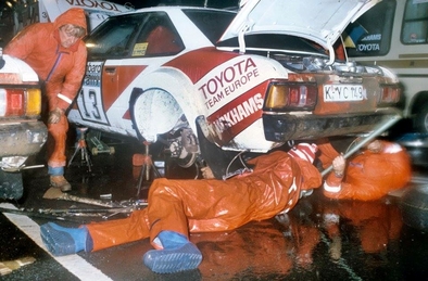 Per Eklund - Ragnar Spjuth
30º Lombard RAC Rally 1981. Toyota Celica 2000 GT (K-YC 149). Clasificado 6º.

Del 22 al 24 de Noviembre, Chester, Cheshire, Inglaterra.
Superficie: asfalto - tierra.

El Rally tenia un total de 2720 km de los que 722 km divididos en 65 tramos eran especiales.

Se inscribieron 154 equipos, tomaron la salida 151, finalizaron 54.@
Palabras clave: ;Toyota;Celica;Gran_Bretaña;1981;RAC_Rally