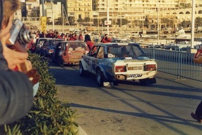 Parque Cerrado del 49º Rallye Automobile Monte-Carlo 1981
En primera lí­nea de imagen el Fiat 131 Abarth (TO U48219) de Markku Alen - Ilkka Kivimäki, clasificado 7º.
Delante suyo el Renault 5 Turbo (3765 VM 38) de Alain Coppier - Josepha Laloz, clasificado 10º.

Del 24 al 30 de Enero, Monte-Carlo.
Superficie: asfalto - nieve.

El Rally tenia un total de 3930.00 km de los que 750.00 km divididos en 32 tramos eran especiales.

Se inscribieron 274 equipos, tomaron la salida 263, finalizaron 133.@

Palabras clave: Markku_Alen;Ilkka_Kivimaki;Alain_Coppier;Josepha_Laloz;Fiat;Abarth;Renault;Turbo;Montecarlo;1981;Parque_cerrado