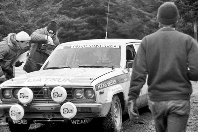 Soren Nilsson - Anders Olsson
30º Lombard RAC Rally 1981. Datsun 160J. Clasificado 7º.

Del 22 al 24 de Noviembre, Chester, Cheshire, Inglaterra.
Superficie: asfalto - tierra.

El Rally tenia un total de 2720 km de los que 722 km divididos en 65 tramos eran especiales.

Se inscribieron 154 equipos, tomaron la salida 151, finalizaron 54.@
Palabras clave: Datsun;Gran_Bretaña;1981;RAC_Rally