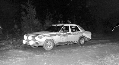 Soren Nilsson - Anders Olsson
30º Lombard RAC Rally 1981. Datsun 160J. Clasificado 7º.

Del 22 al 24 de Noviembre, Chester, Cheshire, Inglaterra.
Superficie: asfalto - tierra.

El Rally tenia un total de 2720 km de los que 722 km divididos en 65 tramos eran especiales.

Se inscribieron 154 equipos, tomaron la salida 151, finalizaron 54.@
Palabras clave: Datsun;Gran_Bretaña;1981;RAC_Rally