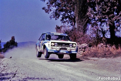 Dario Cerrato - Luciano Guizzardi
23º Rallye Sanremo 1981. Fiat 131 Abarth (TO-92359T). Clasificado 8º.

Del 5 al 10 de Octubre, Sanremo, Liguria, Imperia, Italia.
Superficie: asfalto - tierra.

El Rally tenia un total de 2847.00 km de los que 751.06 km divididos en 61 tramos eran especiales, (2 de ellas fueron canceladas SS51 Upega de 12.35 km y SS56 San Romolo de 34.95 km).

Tomaron la salida 63 equipos, finalizaron 27.

© Alberto Anam
@
Palabras clave: ;Fiat;Abarth;Sanremo;1981;