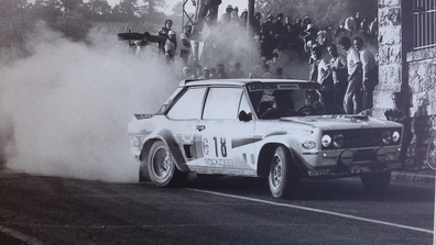 Dario Cerrato - Luciano Guizzardi
23º Rallye Sanremo 1981. Fiat 131 Abarth (TO-92359T). Clasificado 8º.

Del 5 al 10 de Octubre, Sanremo, Liguria, Imperia, Italia.
Superficie: asfalto - tierra.

El Rally tenia un total de 2847.00 km de los que 751.06 km divididos en 61 tramos eran especiales, (2 de ellas fueron canceladas SS51 Upega de 12.35 km y SS56 San Romolo de 34.95 km).

Tomaron la salida 63 equipos, finalizaron 27.

Foto 2 de 2
@
Palabras clave: ;Sanremo;Fiat;Abarth;1981