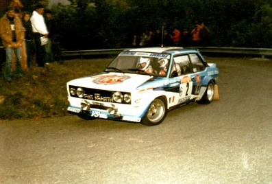 Markku Alén - Ilkka Kivimäki
23º Rallye Sanremo 1981. Fiat 131 Abarth (TO R92449). Clasificado 9º.

Del 5 al 10 de Octubre, Sanremo, Liguria, Imperia, Italia.
Superficie: asfalto - tierra.

El Rally tenia un total de 2847.00 km de los que 751.06 km divididos en 61 tramos eran especiales, (2 de ellas fueron canceladas SS51 Upega de 12.35 km y SS56 San Romolo de 34.95 km).

Tomaron la salida 63 equipos, finalizaron 27.@
Palabras clave: Markku_Alen;Fiat;Abarth;Sanremo;1981