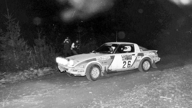 Rod Millen - Bryan Harris
30º Lombard RAC Rally 1981. Mazda RX-7 (UKL 970X). Clasificado 11º.

Del 22 al 24 de Noviembre, Chester, Cheshire, Inglaterra.
Superficie: asfalto - tierra.

El Rally tenia un total de 2720 km de los que 722 km divididos en 65 tramos eran especiales.

Se inscribieron 154 equipos, tomaron la salida 151, finalizaron 54.@
Palabras clave: Mazda;Gran_Bretaña;1981;RAC_Rally