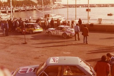 Parque Cerrado del 49º Rallye Automobile Monte-Carlo 1981
Al final de la imagen el Porsche 911 SC de Guillaume Sanson - Ch. Mazloumian, Clasificado 12º.
Delante el Renault 5 Turbo de Jean Ragnotti - Jean-Marc Andrie, clasificado 1º.
El Rally tenia un total de 3930 km de los que 757 km divididos en 32 tramos, eran especiales.
Se inscribieron 274, tomaron la salida 263, finalizaron 133.
Palabras clave: Jean_Ragnotti;Jean-Marc_Andrie;Guillaume_Sanson;Ch-Mazloumian;Montecarlo;porsche;SC;1981;parque_cerrado