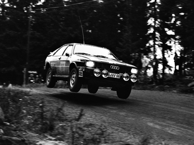 Michèle Mouton - Fabrizia Pons
31º 1000 Lakes Rally 1981. Audi Quattro (IN-NV 66). Clasificada 13º.

Del 28 al 30 de Agosto, Jyväskylä, Finlandia.
Superficie: tierra - grava.

El Rally tenia un total de 1418.89 km de los que 453.09 km divididos en 48 tramos eran especiales, (2 de ellas fueron canceladas SS11 y SS37 Ristijarvi de 13.20 Km).

Se inscribieron 152 equipos, tomaron la salida 146, finalizaron 66.@
Palabras clave: Michele_Mouton;Audi;Quattro;Finlandia;Mujeres;1981;Womens
