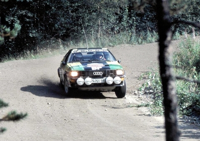 Michèle Mouton - Fabrizia Pons
31º 1000 Lakes Rally 1981. Audi Quattro (IN-NV 66). Clasificada 13º.

Del 28 al 30 de Agosto, Jyväskylä, Finlandia.
Superficie: tierra - grava.

El Rally tenia un total de 1418.89 km de los que 453.09 km divididos en 48 tramos eran especiales, (2 de ellas fueron canceladas SS11 y SS37 Ristijarvi de 13.20 Km).

Se inscribieron 152 equipos, tomaron la salida 146, finalizaron 66.@
Palabras clave: Michele_Mouton;Audi;Quattro;Finlandia;Mujeres;1981;Womens