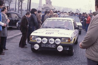 Jean-Louis Clarr - Jean-François Fauchille
49º Rallye Automobile de Monte-Carlo 1981. Opel Ascona i2000 (2410 HS 92). Clasificado 14º.

Del 24 al 30 de Enero, Monte-Carlo.
Superficie: asfalto - nieve.

El Rally tenia un total de 3930.00 km de los que 750.00 km divididos en 32 tramos eran especiales.

Se inscribieron 274 equipos, tomaron la salida 263, finalizaron 133.@
Palabras clave: Jean-Louis_Clarr;Jean-François_Fauchille;Opel;Ascona;Montecarlo;1981