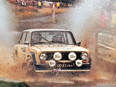 Sergey Vukovich - Andris Zvingevits
30º Lombard RAC Rally 1981. Lada VAZ 21011 (00-23 ABO). Clasificado 24º.

Del 22 al 24 de Noviembre, Chester, Cheshire, Inglaterra.
Superficie: asfalto - tierra.

El Rally tenia un total de 2720 km de los que 722 km divididos en 65 tramos eran especiales.

Se inscribieron 154 equipos, tomaron la salida 151, finalizaron 54.@
Palabras clave: Lada;VAZ;Gran_Bretaña;1981;RAC_Rally