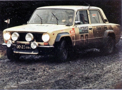 Sergey Vukovich - Andris Zvingevits
30º Lombard RAC Rally 1981. Lada VAZ 21011 (00-23 ABO). Clasificado 24º.

Del 22 al 24 de Noviembre, Chester, Cheshire, Inglaterra.
Superficie: asfalto - tierra.

El Rally tenia un total de 2720 km de los que 722 km divididos en 65 tramos eran especiales.

Se inscribieron 154 equipos, tomaron la salida 151, finalizaron 54.@
Palabras clave: Lada;VAZ;Gran_Bretaña;1981;RAC_Rally