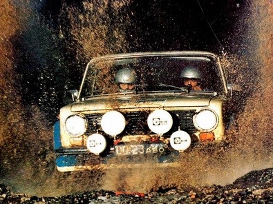 Sergey Vukovich - Andris Zvingevits
30º Lombard RAC Rally 1981. Lada VAZ 21011 (00-23 ABO). Clasificado 24º.

Del 22 al 24 de Noviembre, Chester, Cheshire, Inglaterra.
Superficie: asfalto - tierra.

El Rally tenia un total de 2720 km de los que 722 km divididos en 65 tramos eran especiales.

Se inscribieron 154 equipos, tomaron la salida 151, finalizaron 54.@
Palabras clave: Lada;VAZ;Gran_Bretaña;1981;RAC_Rally