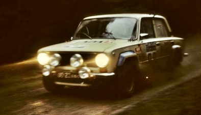 Sergey Vukovich - Andris Zvingevits
30º Lombard RAC Rally 1981. Lada VAZ 21011 (00-23 ABO). Clasificado 24º.

Del 22 al 24 de Noviembre, Chester, Cheshire, Inglaterra.
Superficie: asfalto - tierra.

El Rally tenia un total de 2720 km de los que 722 km divididos en 65 tramos eran especiales.

Se inscribieron 154 equipos, tomaron la salida 151, finalizaron 54.@
Palabras clave: Lada;VAZ;Gran_Bretaña;1981;RAC_Rally