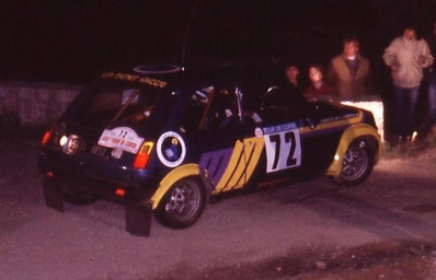 Antoine Peretti - J.N. Gandolfo
25º Tour de Corse - Rallye de France 1981. Renault 5 Alpine. Clasificado 33º.

Del 30 de Abril al 2 de Mayo, Ajaccio.
Superficie: asfalto.

El Rally tenia un total de 1613 km de los que 1144 km divididos en 24 tramos eran especiales.

Se inscribieron 126 equipos, tomaron la salida 120, finalizaron 42.
Palabras clave: Renault;Alpine;Corse;Corcega;1981