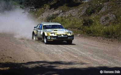 Walter Röhrl - Christian Geistdörfer
14º Int. AvD/STH Hunsrück Rallye 1981. Porsche 924 Carrera GTS (S EK 8747). Abandonó por accidente quedando 106º.

Del 31 de Julio al 1 de Agosto, en Idar Oberstein, Alemania.
Superficie: asfalto - tierra.

El Rally tenia un total de 1017.00 km de los que 566.88 km divididos en 28 tramos eran especiales.

Tomaron la salida 247 equipos, finalizaron 172.

© Herman Sels
@
Palabras clave: Walter_Röhrl;Porsche;Carrera;Hunsrück_Rallye;1981