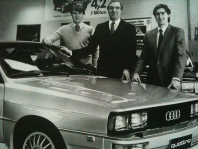 Familia Toivonen
Harri Toivonen, Pauli Toivonen y Henri Toivonen, junto a un Audi Quattro en el año 1981-82.

Tení­an dos Concesionario VW / Audi, uno en Kerava y otro en Porvoo (Finlandia).
Palabras clave: 1981;1982;Audi;Personajes;Toivonen