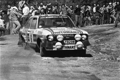 Ari Vatanen - David Richards
15º Rallye de Portugal - Vinho do Porto 1981. Ford Escort RS 1800 MKII (PLY 829W). Abandonó por el eje de transmisión en SS26 Marao de 36 Km.
Rothmans Rally Team

Del 4 al 7 de Marzo, Estoril, Cascais, Lisboa, Portugal.
Superficie: asfalto - tierra.

El Rally tenia un total de 2571.00 km de los que 678.00 km divididos en 46 tramos eran especiales.

Se inscribieron 110 equipos, tomaron la salida 95, finalizaron 24.@
Palabras clave: Ford;Escort;MKII;Portugal;1981