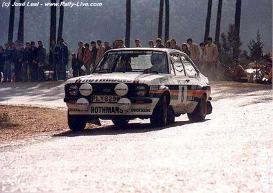 Ari Vatanen - David Richards
15º Rallye de Portugal - Vinho do Porto 1981. Ford Escort RS 1800 MKII (PLY 829W). Abandonó por el eje de transmisión en SS26 Marao de 36 Km.
Rothmans Rally Team

Del 4 al 7 de Marzo, Estoril, Cascais, Lisboa, Portugal.
Superficie: asfalto - tierra.

El Rally tenia un total de 2571.00 km de los que 678.00 km divididos en 46 tramos eran especiales.

Se inscribieron 110 equipos, tomaron la salida 95, finalizaron 24.@
Palabras clave: Ford;Escort;MKII;Portugal;1981