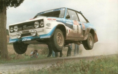 Attilio Bettega - Maurizio Perissinot
23º Rally de Sanremo de 1981. Fiat 131 Abarth (TO R92452). Abandonó por accidente en SS17 Siem Ulignano 2 de 8.90 km.

Del 5 al 10 de Octubre, Sanremo, Imperia, Liguria, Italia.
Superficie: asfalto - tierra.

El Rally tenia un total de 2792.00 km de los que 751.06 km divididos en 61 tramos eran especiales, (2 de ellas fueron canceladas SS51 Upega de 12.35 km y SS56 San Romolo de 34.95 km).

Tomaron la salida 63 equipos, finalizaron 27.@
Palabras clave: ;Fiat;Abarth;Sanremo;1981;