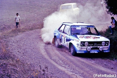 Attilio Bettega - Maurizio Perissinot
23º Rally de Sanremo de 1981. Fiat 131 Abarth (TO R92452). Abandonó por accidente en SS17 Siem Ulignano 2 de 8.90 km.

Del 5 al 10 de Octubre, Sanremo, Imperia, Liguria, Italia.
Superficie: asfalto - tierra.

El Rally tenia un total de 2792.00 km de los que 751.06 km divididos en 61 tramos eran especiales, (2 de ellas fueron canceladas SS51 Upega de 12.35 km y SS56 San Romolo de 34.95 km).

Tomaron la salida 63 equipos, finalizaron 27.

© Alberto Anam
@
Palabras clave: ;Fiat;Abarth;Sanremo;1981