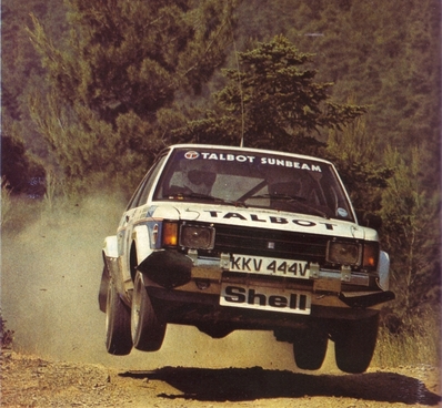 Henri Toivonen - Fred Gallagher
28º Acrópolis Rally 1981. Talbot Sunbeam Lotus (KKV 444V). Abandonó por la pérdida de los espárragos de la rueda en SS30 New Distomon 2 de 10 Km.

Del 1 al 4 de Junio, Atenas, Piraeus, Grecia.
Superficie: tierra.

El Rally tenia un total de 2506 km de los que 995.59 km divididos en 57 tramos eran especiales, (2 de ellas fueron canceladas SS4 New Prodromos de 33 Km y SS35 Mandra de 7.90 Km).

Tomaron la salida 133 equipos, finalizaron 22.@
Palabras clave: Henri_Toivonen;Talbot;Sunbeam;Lotus;Grecia;Acropolis;1981