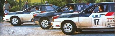 Equipo Audi Sport para el 28º Acròpolis Rally 1981
Los 3 Audi Quattro de:
#17 Franz Wittmann - Kurt Nestinger (IN-NJ 10)
Centro #20 Michèle Mouton - Fabrizia Pons (IN-NP 40)
Al final #8 Hannu Mikkola - Arne Hertz (IN-NU 81)
El Equipo Audi al completo fue excluido debido a un sistema que se basaba en que los faros, en los que solo estaba colocado el cristal, actuaban como una válvula, así contra mas velocidad, mas aire entraba y mas aspiraba el turbo.

Se retiraron alegando un problema técnico en sus coches, para no ser así­ descalificados del Mundial.
De ésta rodaron cabezas como la de Walter Tresser que fue sustituido por el gran Roland Gumpert.

Del 1 al 4 de Junio, Atenas - Piraeus, Grecia.
Superficie: tierra.

El Rally tenía un total de 2,504.60 km de los que 995.59 km divididos en 57 tramos eran especiales, (2 de ellos fueron cancelados, SS4 Neos Prodromos de 33.02 km y SS35 Mandra de 7.91 km).

Se inscribieron 133 equipos, tomaron la salida 133, finalizaron 22.@@
Palabras clave: Audi;Quattro;Grupo_B;Acropolis;Grecia;1981