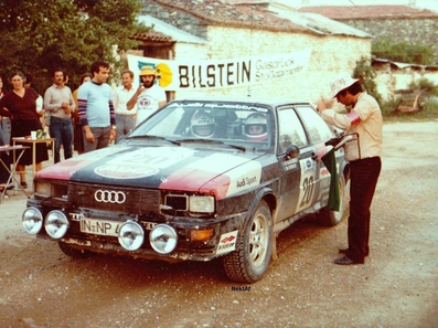 Michèle Mouton - Fabrizia Pons
28º Rally Acrópolis 1981. Audi Quattro (IN-NP 40).

Excluida por un sistema que se basaba en que los faros dobles que llevaban los Audi, en uno de ellos, sacaron el vidrio y colocaron una rejilla, así contra mas velocidad, mas aire entraba y mas aspiraba el turbo.

Se retiraron alegando un problema técnico en sus coches, para no ser así­ descalificados del Mundial.
De ésta rodaron cabezas como la de Walter Tresser que fue sustituido por el gran Roland Gumpert.

Del 1 al 4 de Junio, Atenas - Piraeus, Grecia.
Superficie: tierra.

El Rally tenía un total de 2,504.60 km de los que 995.59 km divididos en 57 tramos eran especiales, (2 de ellos fueron cancelados, SS4 Neos Prodromos de 33.02 km y SS35 Mandra de 7.91 km).

Se inscribieron 133 equipos, tomaron la salida 133, finalizaron 22.

© Nektarios Plentydis
@
Palabras clave: Michele_Mouton;Audi;Quattro;Grupo_B;Acropolis;Grecia;1981