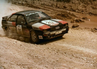 Michèle Mouton - Fabrizia Pons
28º Rally Acrópolis 1981. Audi Quattro (IN-NP 40).

Excluida por un sistema que se basaba en que los faros dobles que llevaban los Audi, en uno de ellos, sacaron el vidrio y colocaron una rejilla, así contra mas velocidad, mas aire entraba y mas aspiraba el turbo.

Se retiraron alegando un problema técnico en sus coches, para no ser así­ descalificados del Mundial.
De ésta rodaron cabezas como la de Walter Tresser que fue sustituido por el gran Roland Gumpert.

Del 1 al 4 de Junio, Atenas - Piraeus, Grecia.
Superficie: tierra.

El Rally tenía un total de 2,504.60 km de los que 995.59 km divididos en 57 tramos eran especiales, (2 de ellos fueron cancelados, SS4 Neos Prodromos de 33.02 km y SS35 Mandra de 7.91 km).

Se inscribieron 133 equipos, tomaron la salida 133, finalizaron 22.
@
Palabras clave: Michele_Mouton;Audi;Quattro;Grupo_B;Acropolis;Grecia;1981