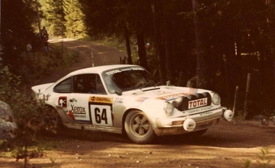 Maurice Chomat - Oriano Ghirardini
31º 1000 Lakes Rally 1981. Porsche 911 SC. Abandonò en SS24 Aijala de 4.55 Km.

Del 28 al 30 de Agosto, Jyväskylä, Finlandia.
Superficie: tierra - grava.

El Rally tenia un total de 1418.89 km de los que 453.09 km divididos en 48 tramos eran especiales, (2 de ellas fueron canceladas SS11 y SS37 Ristijarvi de 13.20 Km).

Se inscribieron 152 equipos, tomaron la salida 146, finalizaron 66.@
Palabras clave: Maurice_Chomat;Porsche;Finlandia;1981