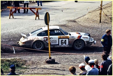 Maurice Chomat - Oriano Ghirardini
31º 1000 Lakes Rally 1981. Porsche 911 SC. Abandonò en SS24 Aijala de 4.55 Km.

Del 28 al 30 de Agosto, Jyväskylä, Finlandia.
Superficie: tierra - grava.

El Rally tenia un total de 1418.89 km de los que 453.09 km divididos en 48 tramos eran especiales, (2 de ellas fueron canceladas SS11 y SS37 Ristijarvi de 13.20 Km).

Se inscribieron 152 equipos, tomaron la salida 146, finalizaron 66.

© Istvan Keller
@
Palabras clave: Maurice_Chomat;Porsche;Finlandia;1981