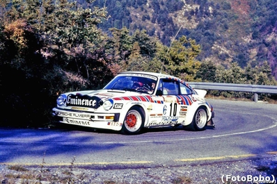 Jean-Luc Therier - Michel Vial
23º Rallye Sanremo 1981. Porsche 911 SC. Abandonó por la suspensión trasera del coche en SS5 Fiamma de 10.40 km.

Del 5 al 10 de Octubre, Sanremo, Italia.
Superficie: asfalto - tierra.

El Rally tenia un total de 2847.00 km de los que 751.06 km divididos en 61 tramos eran especiales, (2 de ellas fueron canceladas SS51 Upega de 12.35 km y SS56 San Romolo de 34.95 km).

Tomaron la salida 63 equipos, finalizaron 27.

Foto de Alberto Anam
@
Palabras clave: ;Porsche;Sanremo;1981