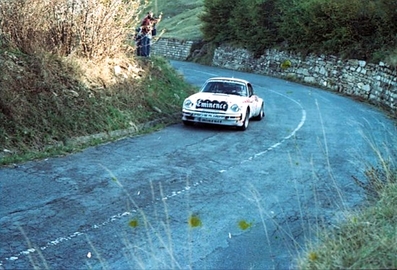 Jean-Luc Therier - Michel Vial
23º Rallye Sanremo 1981. Porsche 911 SC. Abandonó por la suspensión trasera del coche en SS5 Fiamma de 10.40 km.

Del 5 al 10 de Octubre, Sanremo, Italia.
Superficie: asfalto - tierra.

El Rally tenia un total de 2847.00 km de los que 751.06 km divididos en 61 tramos eran especiales, (2 de ellas fueron canceladas SS51 Upega de 12.35 km y SS56 San Romolo de 34.95 km).

Tomaron la salida 63 equipos, finalizaron 27.

Foto de Alberto Anam
@
Palabras clave: ;Porsche;Sanremo;1981