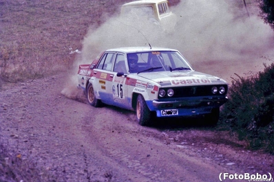 Anthony (Tony) Pond - Ian Grindrod
23º Rally de Sanremo 1981. Datsun Violet GT (KNY 58 YA 5563). Abandonó por la bomba de aceite en SS59 Colle d'Oggia 3.
Team Datsun Europe

Del 5 al 10 de Octubre, Sanremo, Italia.
Superficie: asfalto - tierra.

El Rally tenia un total de 2847.00 km de los que 751.06 km divididos en 61 tramos eran especiales, (2 de ellas fueron canceladas SS51 Upega de 12.35 km y SS56 San Romolo de 34.95 km).

Tomaron la salida 63 equipos, finalizaron 27.

© Alberto Anam
@
Palabras clave: Datsun;Violet;Sanreno;1981