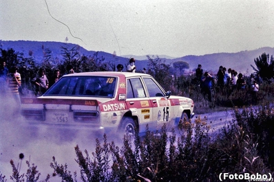 Anthony (Tony) Pond - Ian Grindrod
23º Rally de Sanremo 1981. Datsun Violet GT (KNY 58 YA 5563). Abandonó por la bomba de aceite en SS59 Colle d'Oggia 3.
Team Datsun Europe

Del 5 al 10 de Octubre, Sanremo, Italia.
Superficie: asfalto - tierra.

El Rally tenia un total de 2847.00 km de los que 751.06 km divididos en 61 tramos eran especiales, (2 de ellas fueron canceladas SS51 Upega de 12.35 km y SS56 San Romolo de 34.95 km).

Tomaron la salida 63 equipos, finalizaron 27.

© Alberto Anam
@
Palabras clave: Datsun;Violet;Sanreno;1981