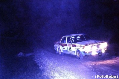 Anthony (Tony) Pond - Ian Grindrod
23º Rally de Sanremo 1981. Datsun Violet GT. Abandonó por la bomba de aceite en SS59 Colle d'Oggia 3.

Del 5 al 10 de Octubre, Sanremo, Italia.
Superficie: asfalto - tierra.

El Rally tenia un total de 2847.00 km de los que 751.06 km divididos en 61 tramos eran especiales, (2 de ellas fueron canceladas SS51 Upega de 12.35 km y SS56 San Romolo de 34.95 km).

Tomaron la salida 63 equipos, finalizaron 27.

© Alberto Anam
@
Palabras clave: Tony_Pond;Datsun;Violet;Sanreno;1981