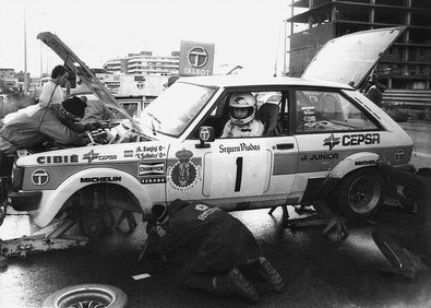 Antonio Zanini Sans - Victor Sabater
18º Rally Catalunya 1982. Talbot Sunbeam Lotus (1-M-6614-P). Clasificado 1º.

Del 27 al 28 de Noviembre, Catalunya, España.

Superficie: asfalto, (ese año también nieve en la "Serra de Prades").

Con un total de 446.80 km cronometrados.

Tomaron la salida 62 equipos, finalizaron 21.@
Palabras clave: Antonio_Zanini;Catalunya;Talbot;Sunbeam;Lotus;1982;Asistencias