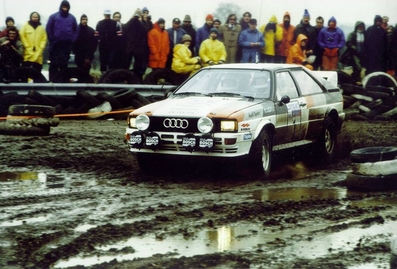 Hannu Mikkola - Arne Hertz
31º Lombard RAC Rally 1982. Audi Quattro (IN-NV 84). Clasificado 1º.

Del 21 al 25 de Noviembre, York, Inglaterra.
Superficie: asfalto - tierra.

El Rally tenia un total de 2970.00 km de los que 711.73 km divididos en 69 tramos eran especiales, (una de ellas fue cancelada SS46 Yair de 8.53 Km).

Se inscribieron 161 equipos, tomaron la salida 146, finalizaron 63.@
Palabras clave: ;Audi;Quattro;Gran_Bretaña;1982;RAC_Rally;Inglaterra