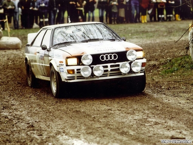 Hannu Mikkola - Arne Hertz
31º Lombard RAC Rally 1982. Audi Quattro (IN-NV 84). Clasificado 1º.

Del 21 al 25 de Noviembre, York, Inglaterra.
Superficie: asfalto - tierra.

El Rally tenia un total de 2970.00 km de los que 711.73 km divididos en 69 tramos eran especiales, (una de ellas fue cancelada SS46 Yair de 8.53 Km).

Se inscribieron 161 equipos, tomaron la salida 146, finalizaron 63.@
Palabras clave: ;Audi;Quattro;Gran_Bretaña;1982;RAC_Rally;Inglaterra