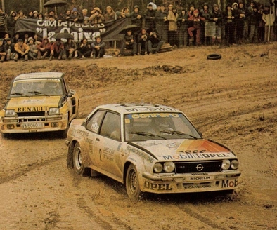 30º Rally Costa Brava 1982
Foto en el Circuito de Sils
SS39 último tramo especial de la prueba
Ésta especial se acabó anulando porque la lluvia que cayó a cántaros dejó el circuito impracticable.

En primer plano de la foto:
2# Opel Ascona 400 de Antonio Fassina (Tony) - Roberto Dalpozzo (Rudy), clasificado 1º.

Detrás podemos ver a:
7# Renault 5 Turbo (VA-5060-I) de Genito Ortiz - Guillermo Barreras, clasificado 2º.

Del 18 al 21 de Febrero, Lloret de Mar, Girona, Catalunya, España.
Superficie: asfalto - tierra.

El Raly tenía un total de 470.23 km cronometrados divididos en 2 etapas y 39 tramos especiales.

Tomaron la salida 71 equipos, finalizaron 26.
@
Palabras clave: Costa_Brava;Renault;Opel;Ascona;Abarth;1982;España;Spain