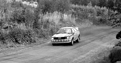 Hannu Mikkola - Arne Hertz
32º Rally of the 1000 Lakes 1982. Audi Quattro (IN-NN 82). Clasificado 1º.

Del 27 al 29 de Agosto, Jyväskylä, Finlandia.
Superficie: tierra.

El Rally tenia un total de 1432.00 km de los que 479.82 km divididos en 47 tramos eran especiales, (una de ellas fue cancelada SS39 Kalasaari de8.85 km).

Tomaron la salida 154 equipos, finalizaron 68.@
Palabras clave: ;Audi;Quattro;Finlandia;1982
